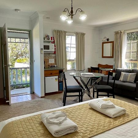 Swansea Cottages & Lodge Suites Екстер'єр фото