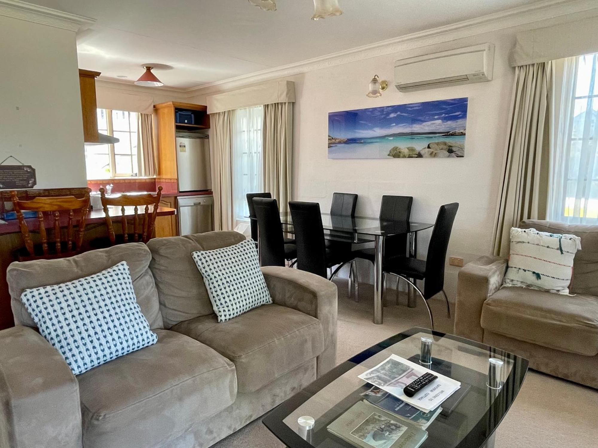 Swansea Cottages & Lodge Suites Екстер'єр фото